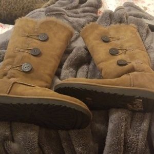 Women's Uggs style 3 button Bailey boots